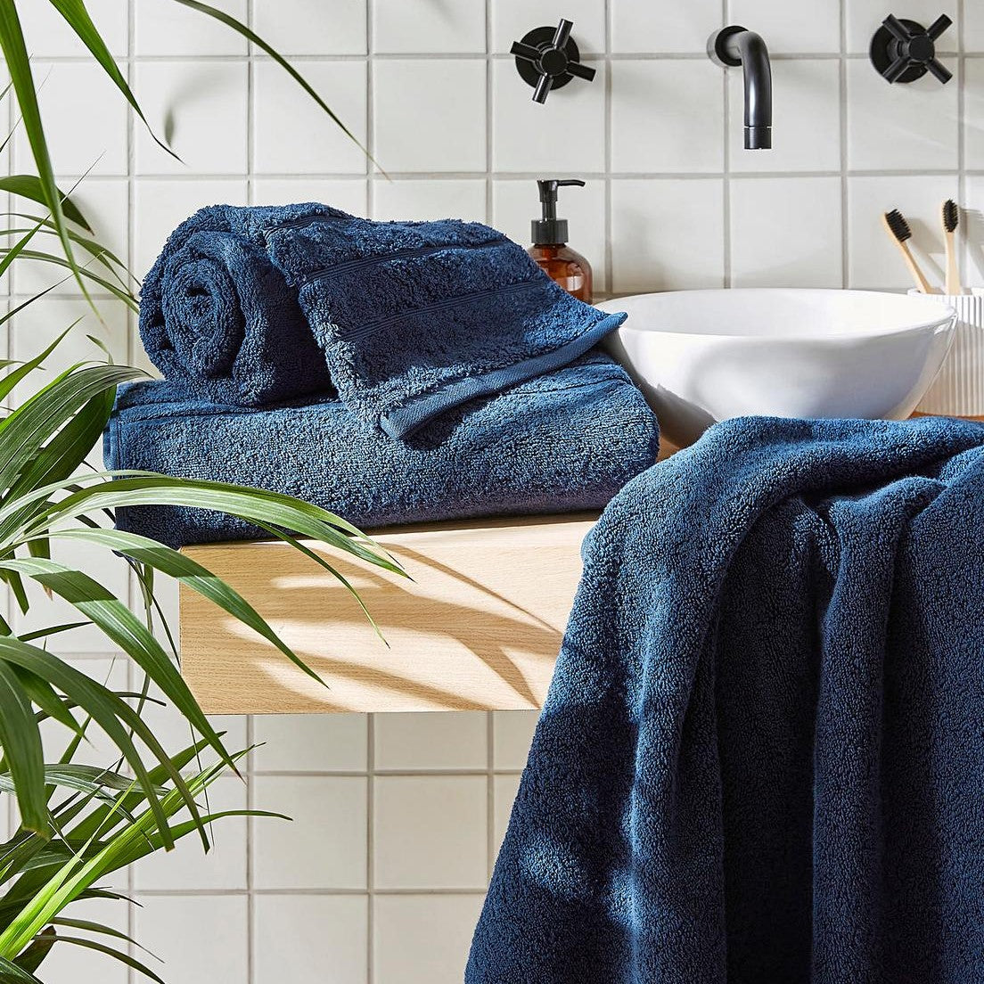 Decorative Bath Towels in Blue: Elevate Your Bathroom Aesthetics