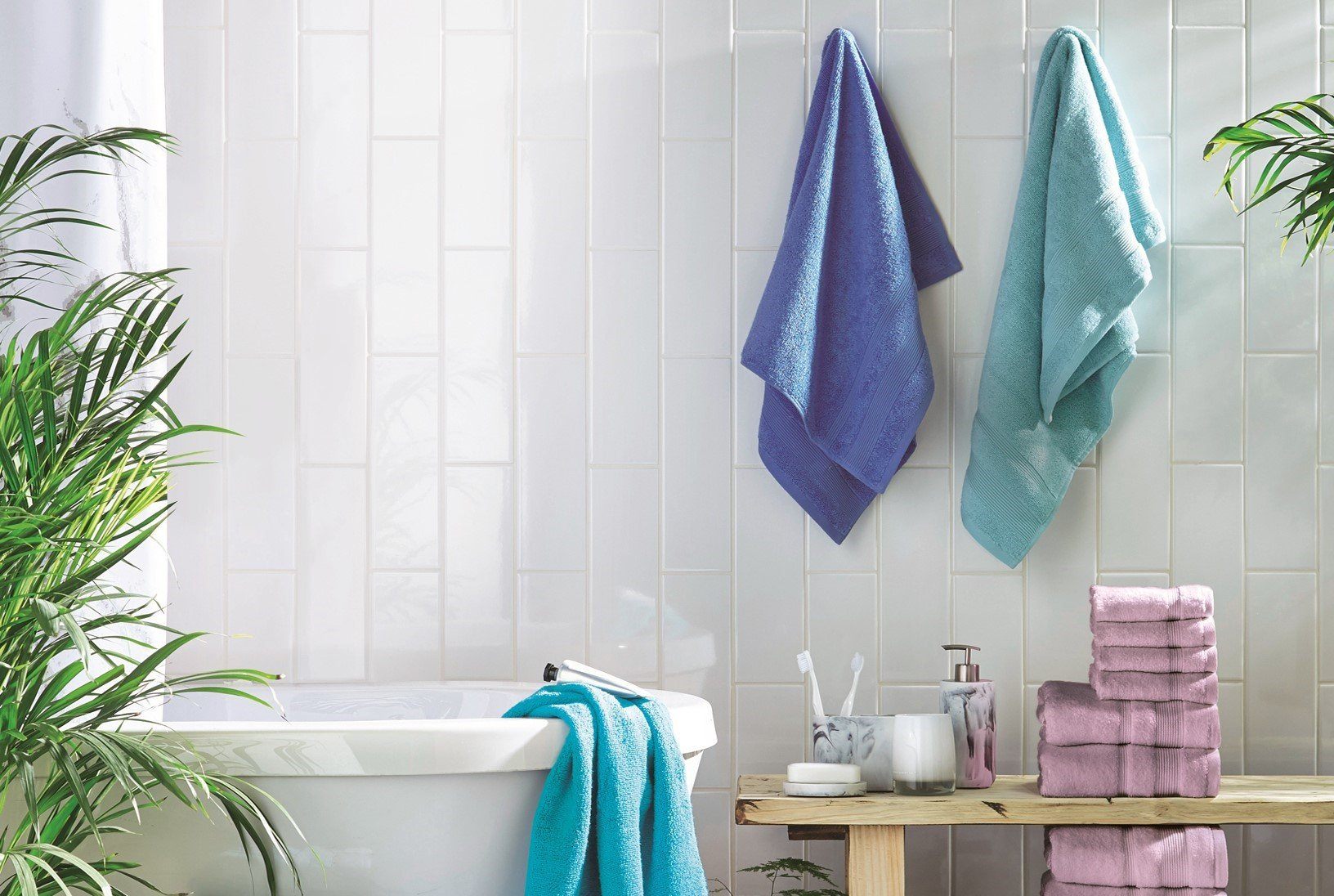home decor colour trends - colourful bathroom