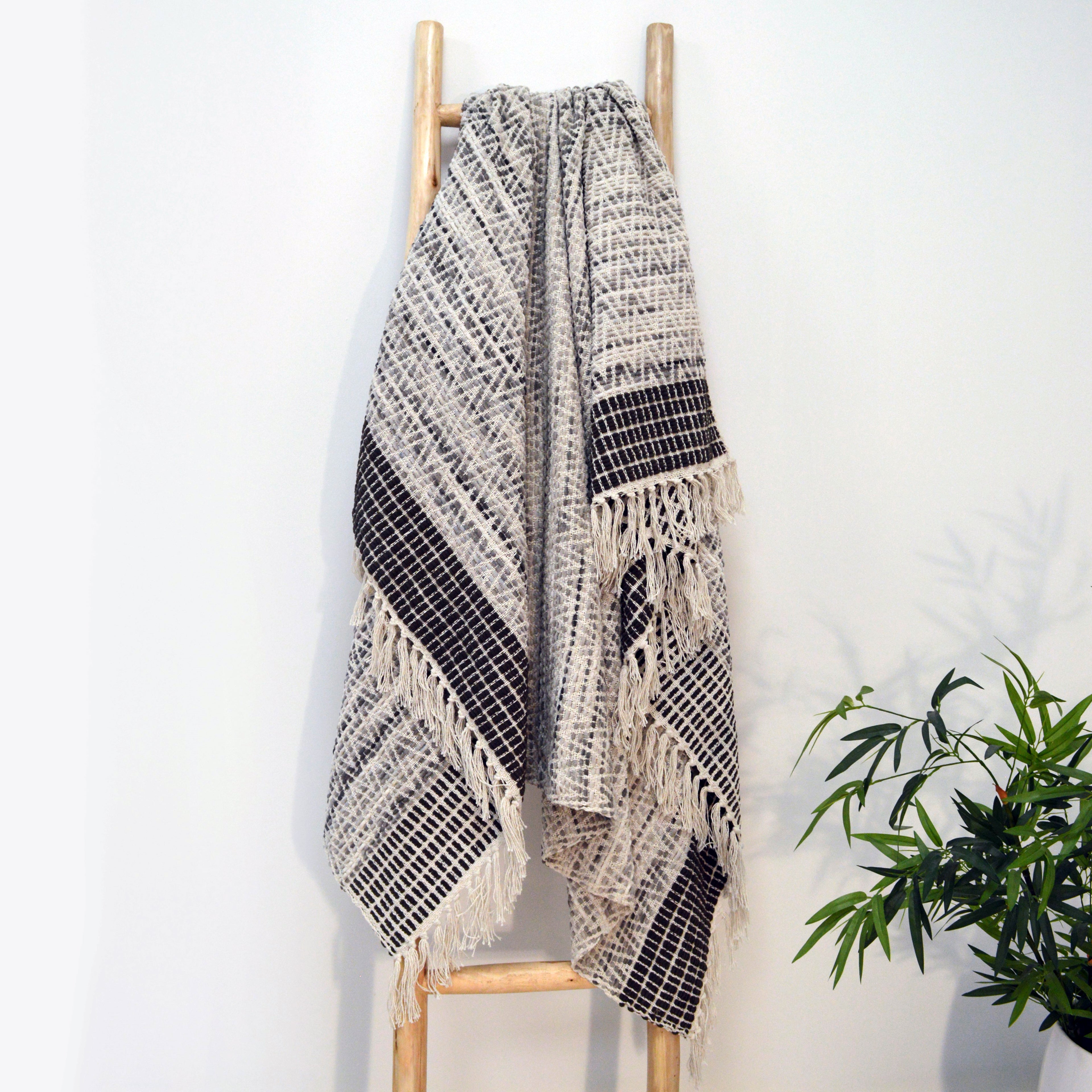 Arizona Zig Zag Throw - Space-dyed Pattern - Stylish Grey Blanket