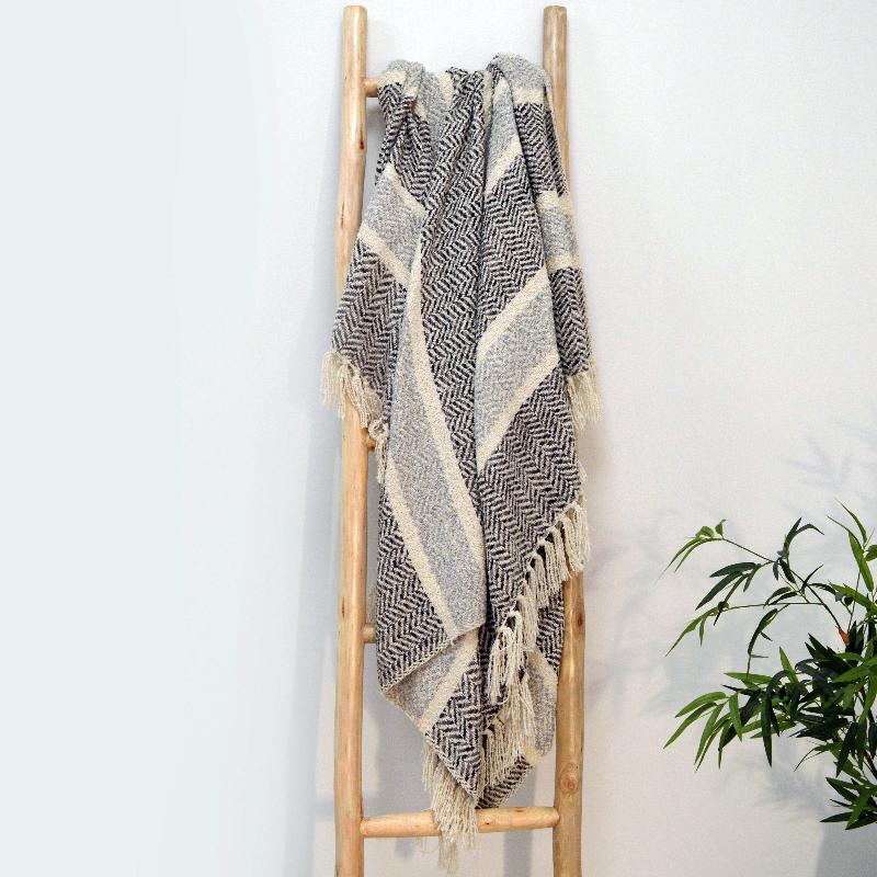 Savannah Grey Monochrome Throw - Stylish Luxury Blankets