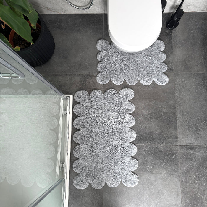 Grey 2pc bath mat set, 100% cotton scalloped design.