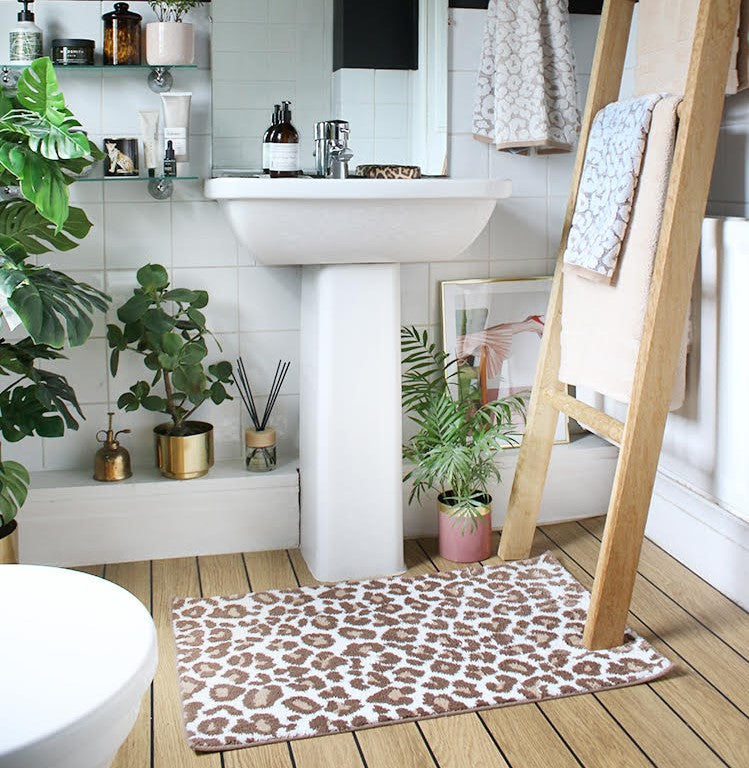 Leopard print bath mat non slip.