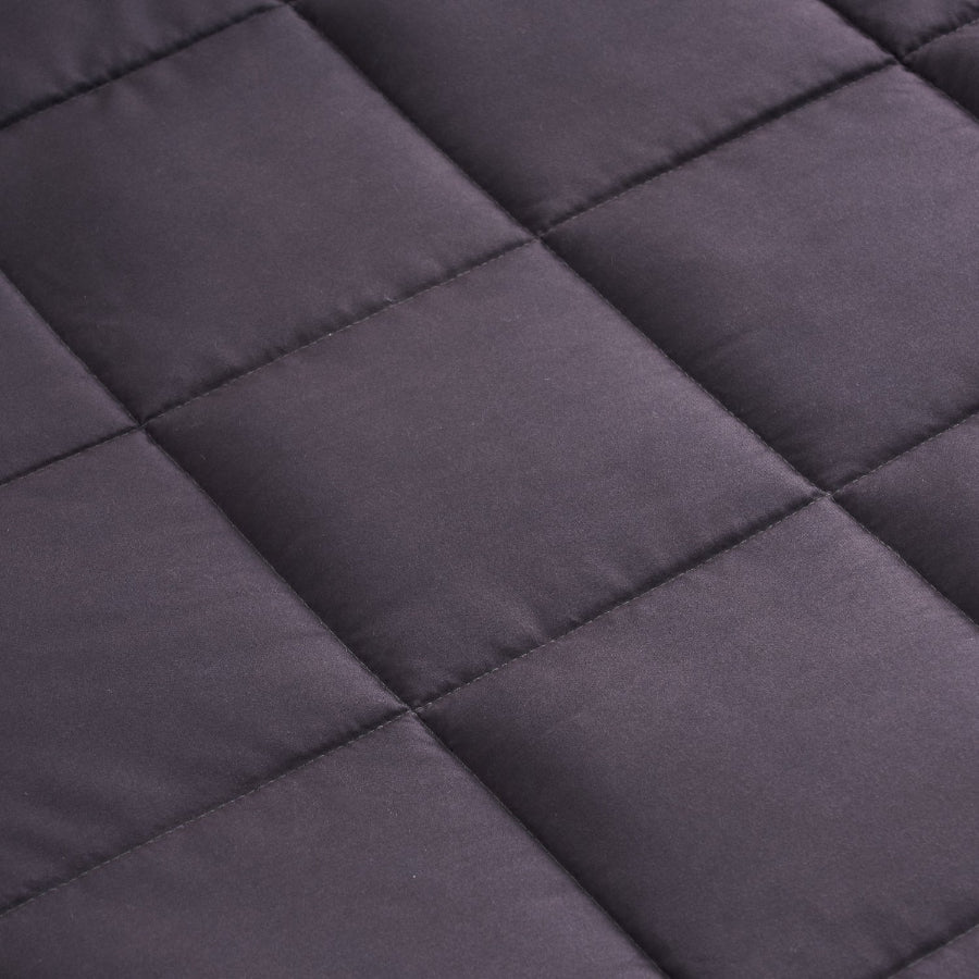 Weighted blanket to improve sleep quality, filled with glass beads.