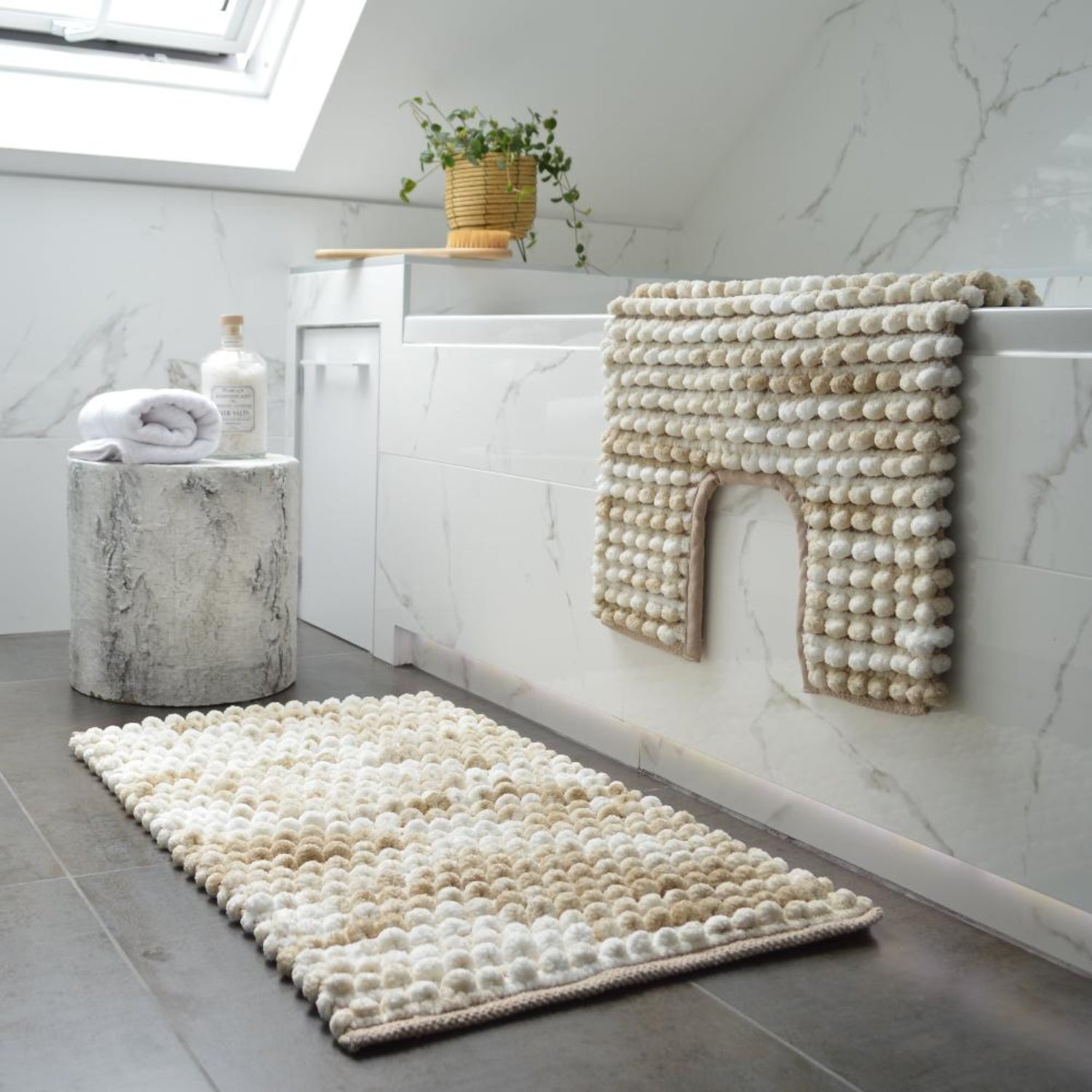Beige chunky bobble bath mat and pedestal mat 2pc set in marble pattern.