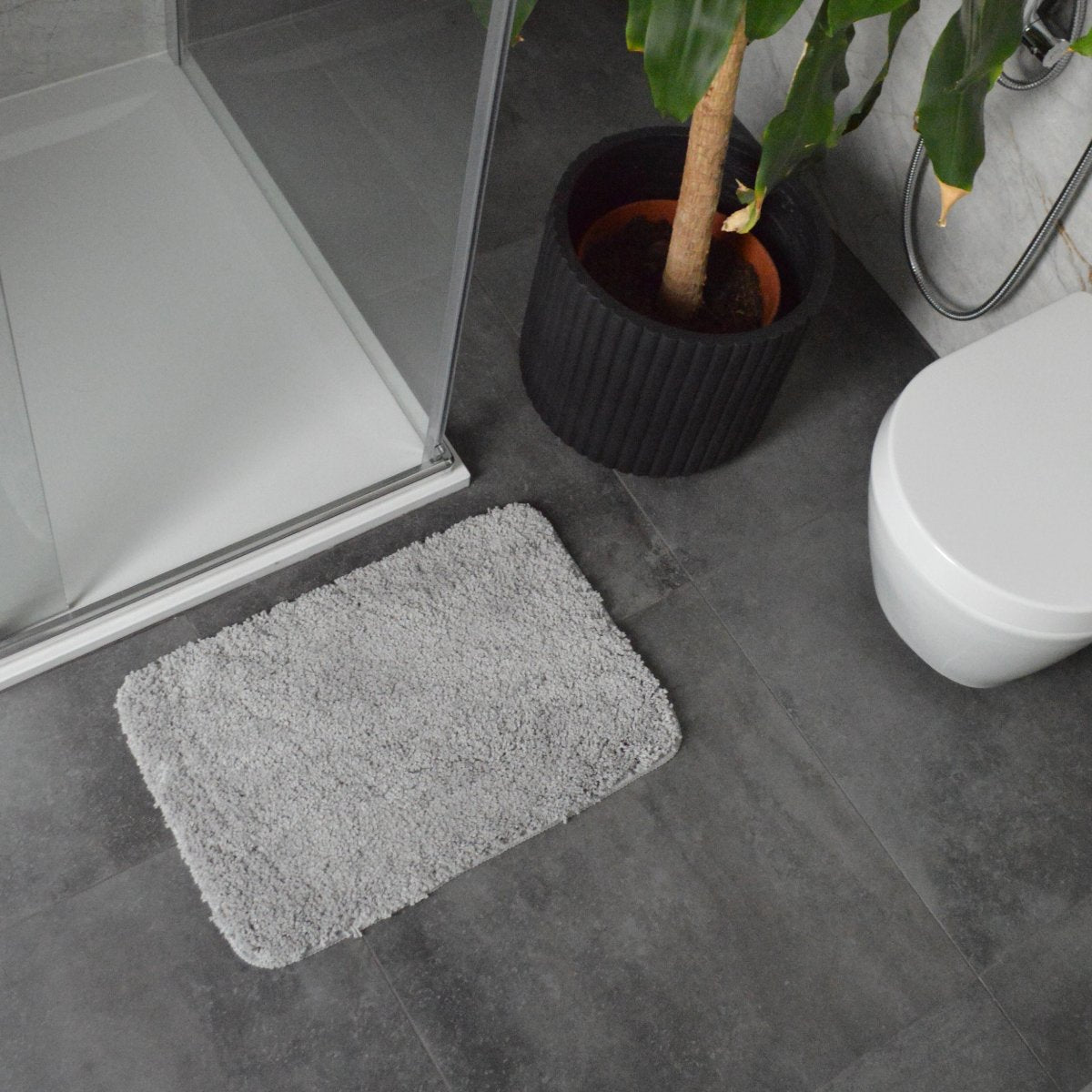 Grey bath mat with non slip backing. Small size rug for the bathroom made from microfibre.
