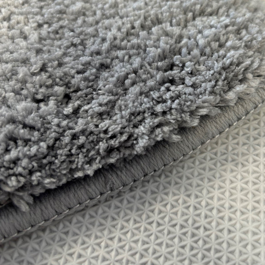 Non slip microfibre bathroom mats.