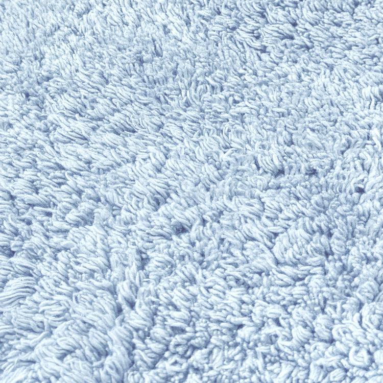 Baby blue cotton bath mats and shower mats in scallop style.