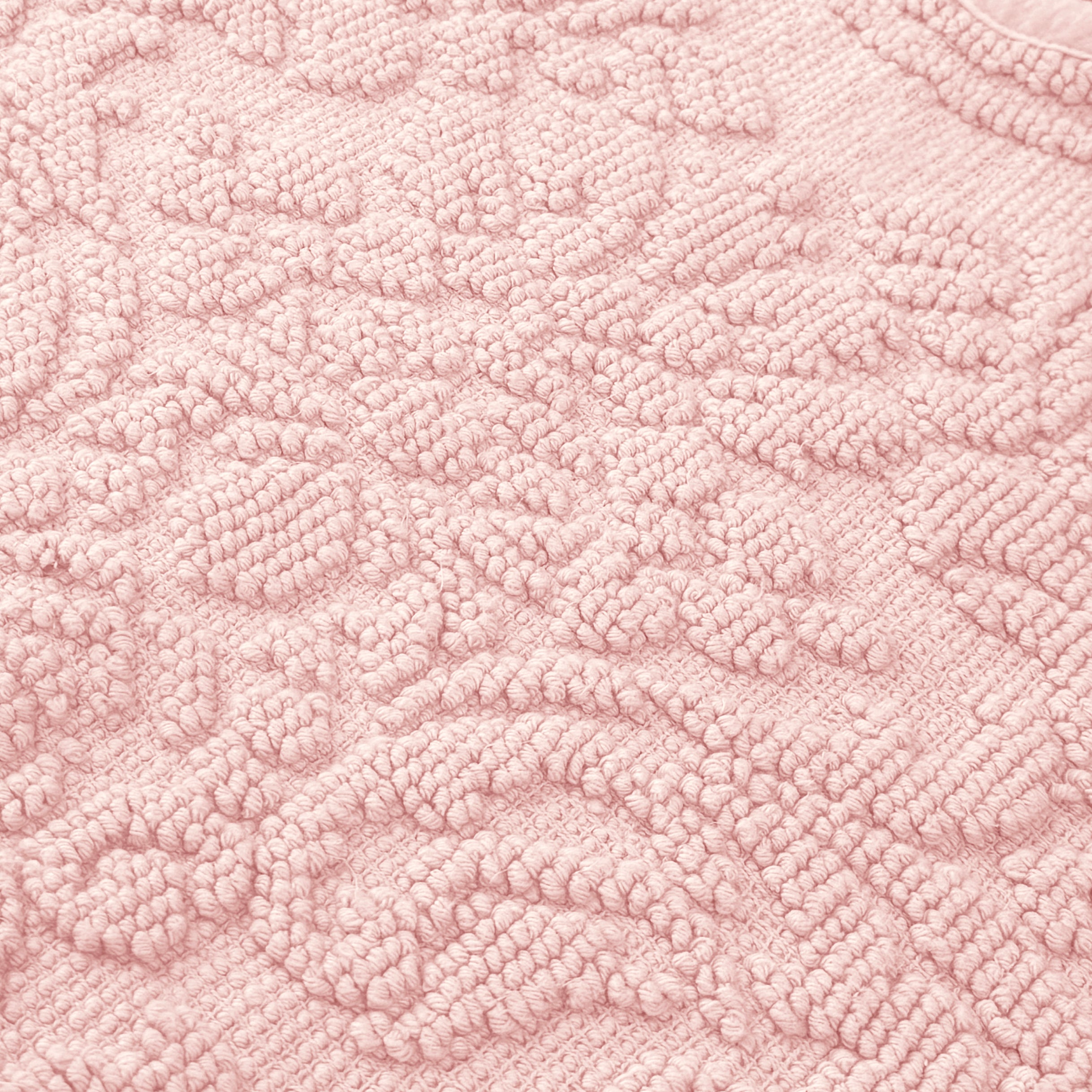 Gracie Jacquard Scalloped Bath Mat
