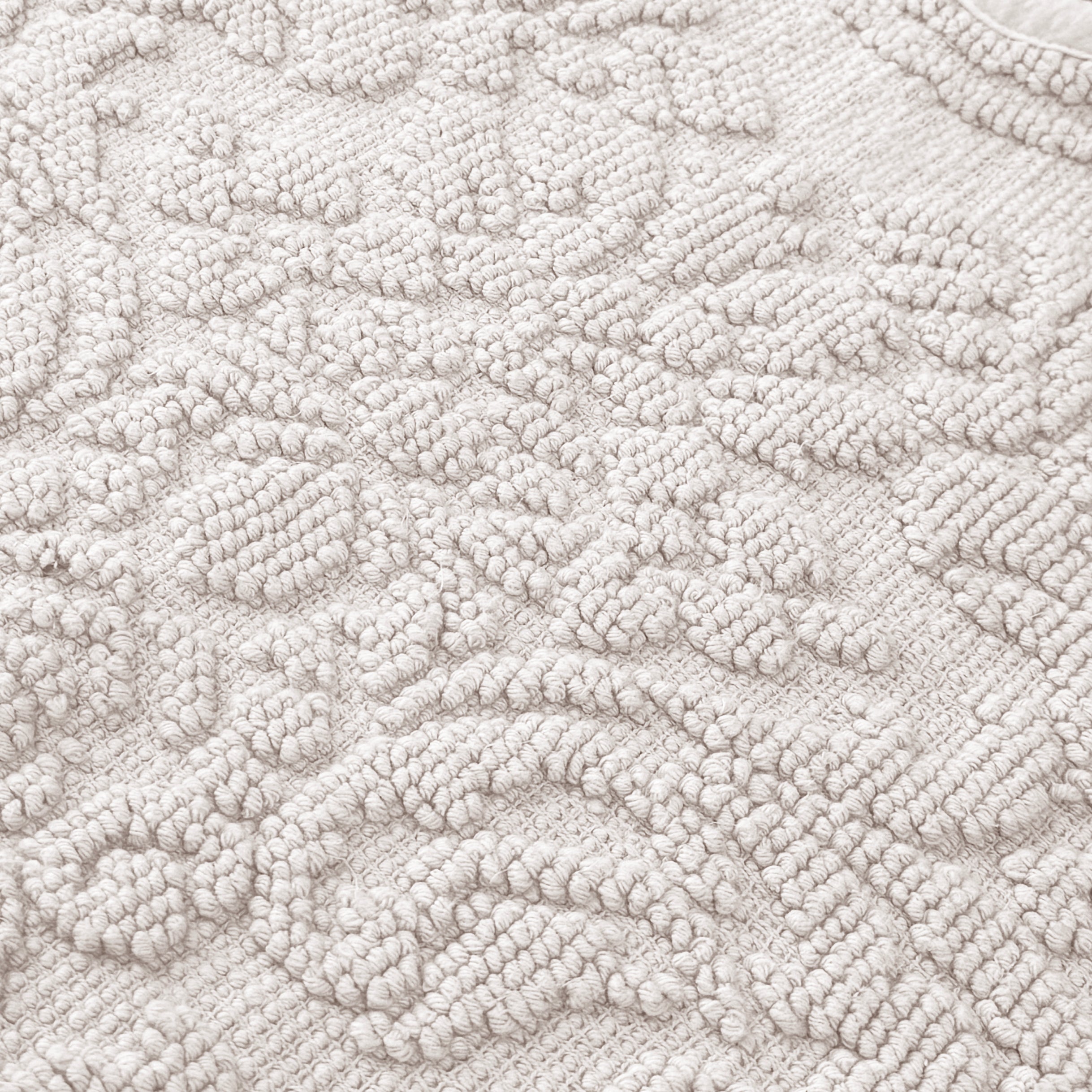 Gracie Jacquard Scalloped Bath Mat