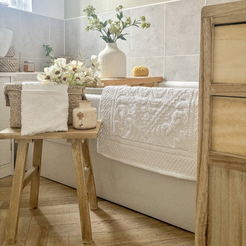 White country house towels and mats