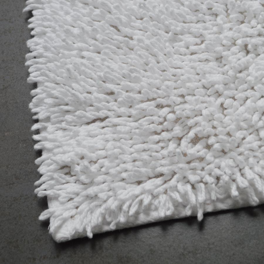 White shaggy cotton bath mat.