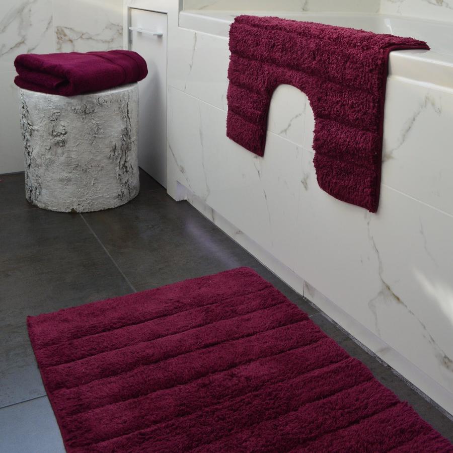 Beetroot Linear Ribbed 2pc Bath Mat and Pedestal Mat Set