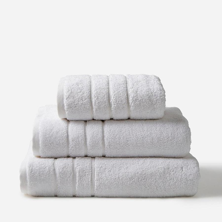 Hotel Quality Towels - White Bathroom Towels which are like towels in hotels.