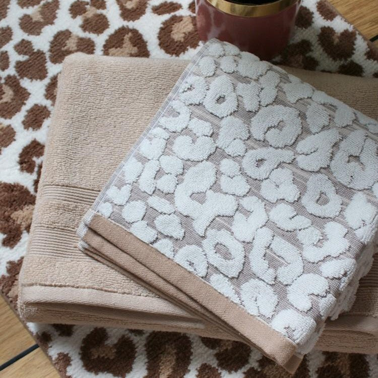 Neutral towels - Leopard print bathroom set