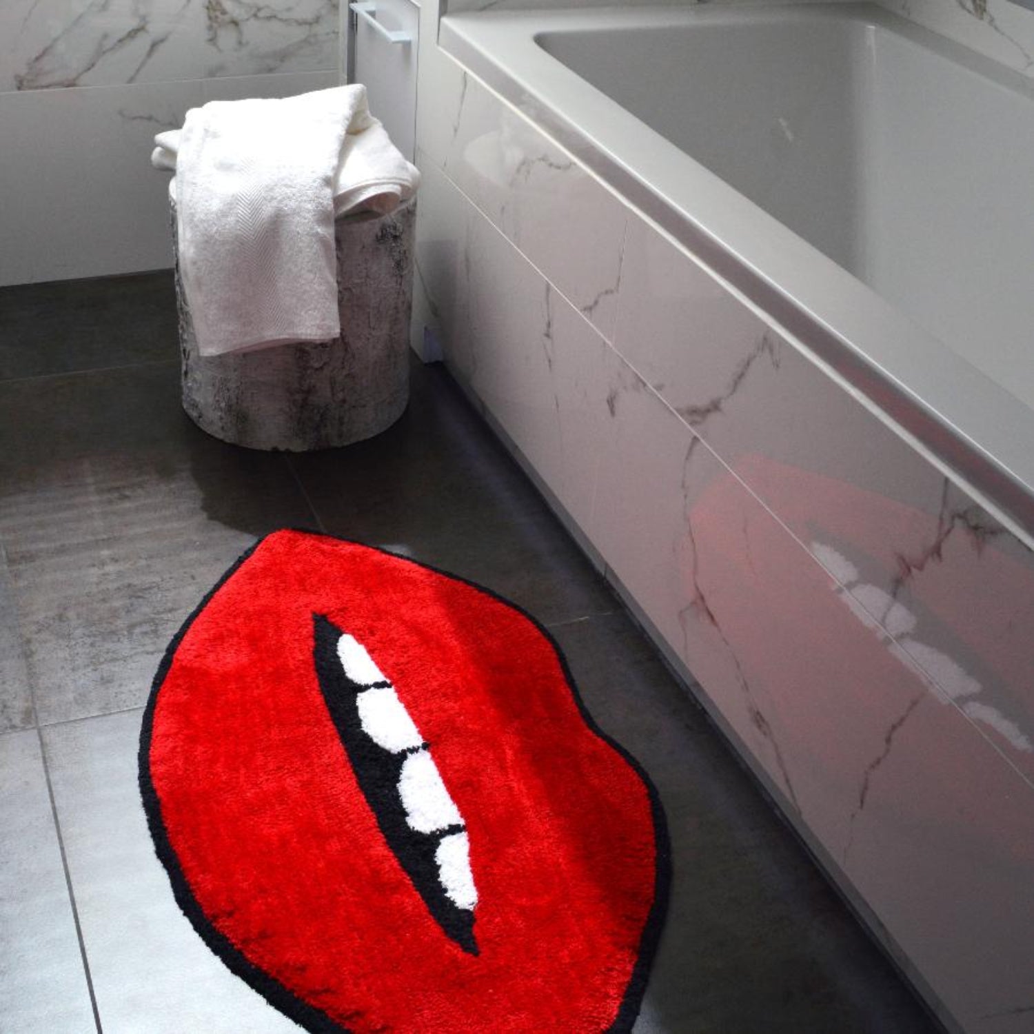 Red Lips Rug - Fun Bath Mat