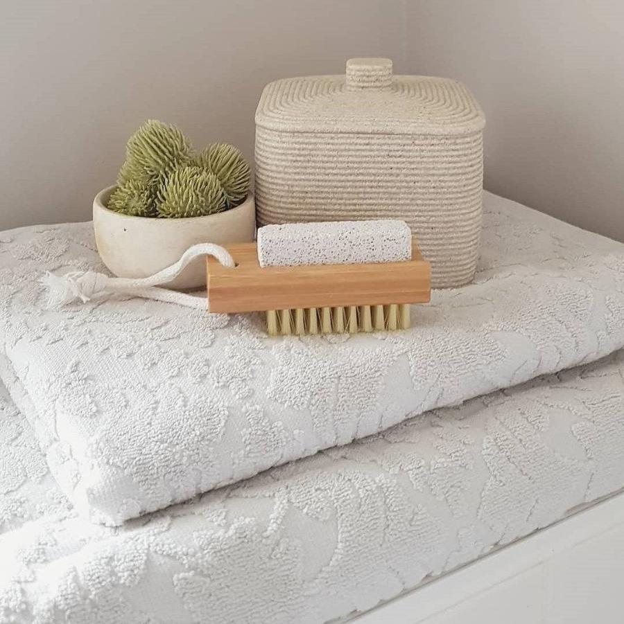 White Country House Bath Towels - Floral Textured Bathroom Towel Set