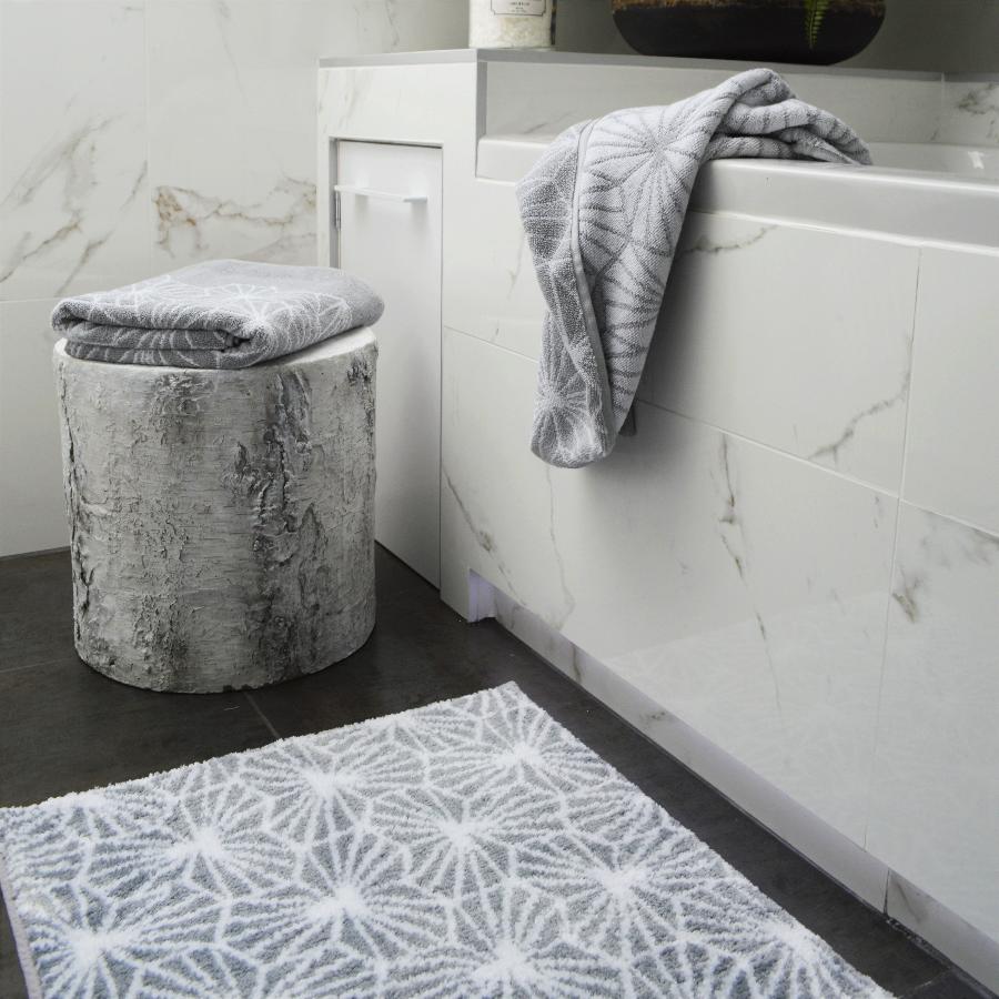 geometric patterned bath mat, grey and white