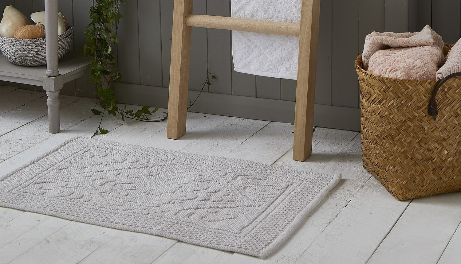 Best bath mats for your bathroom.