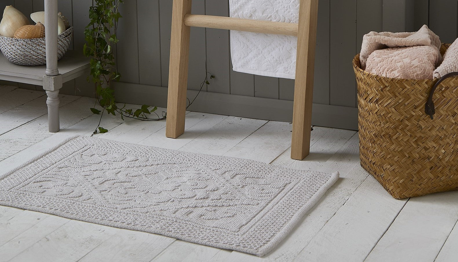 Best bath mats for your bathroom.