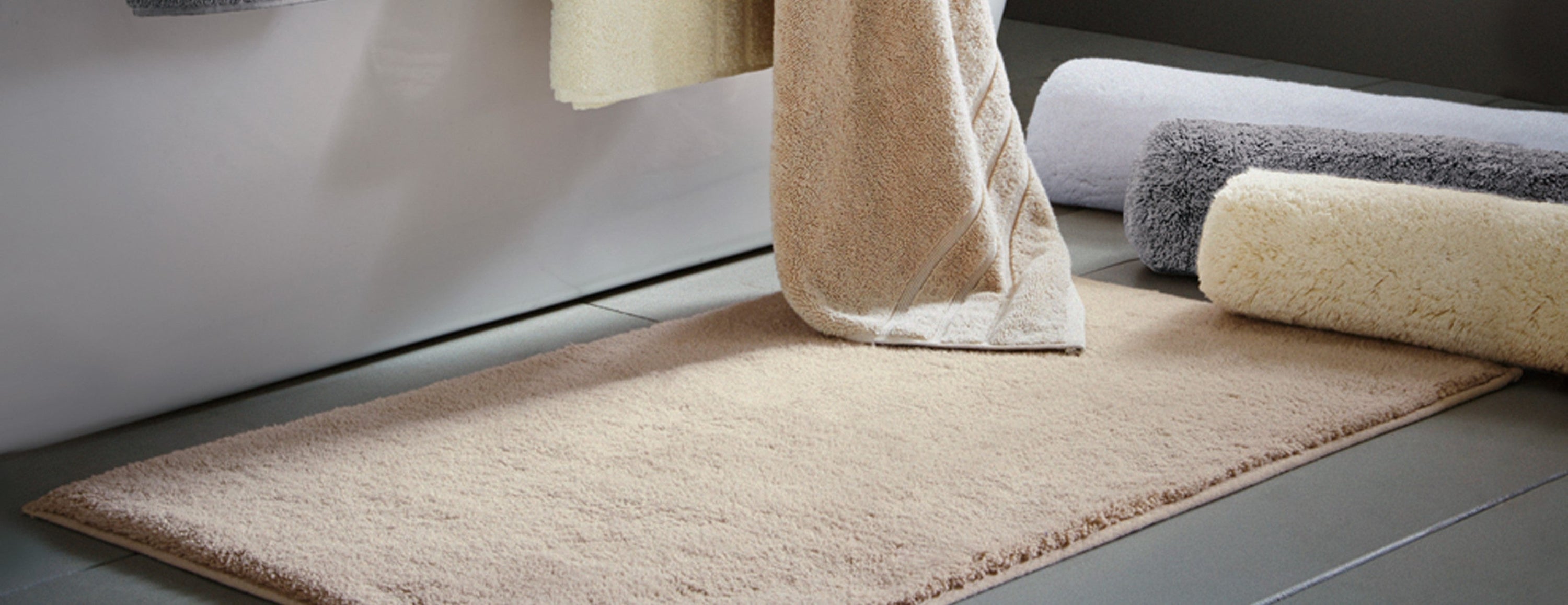 Cotton bath rugs for your bathroom. Traditional cotton bath mats and pedestal mats in plain design.