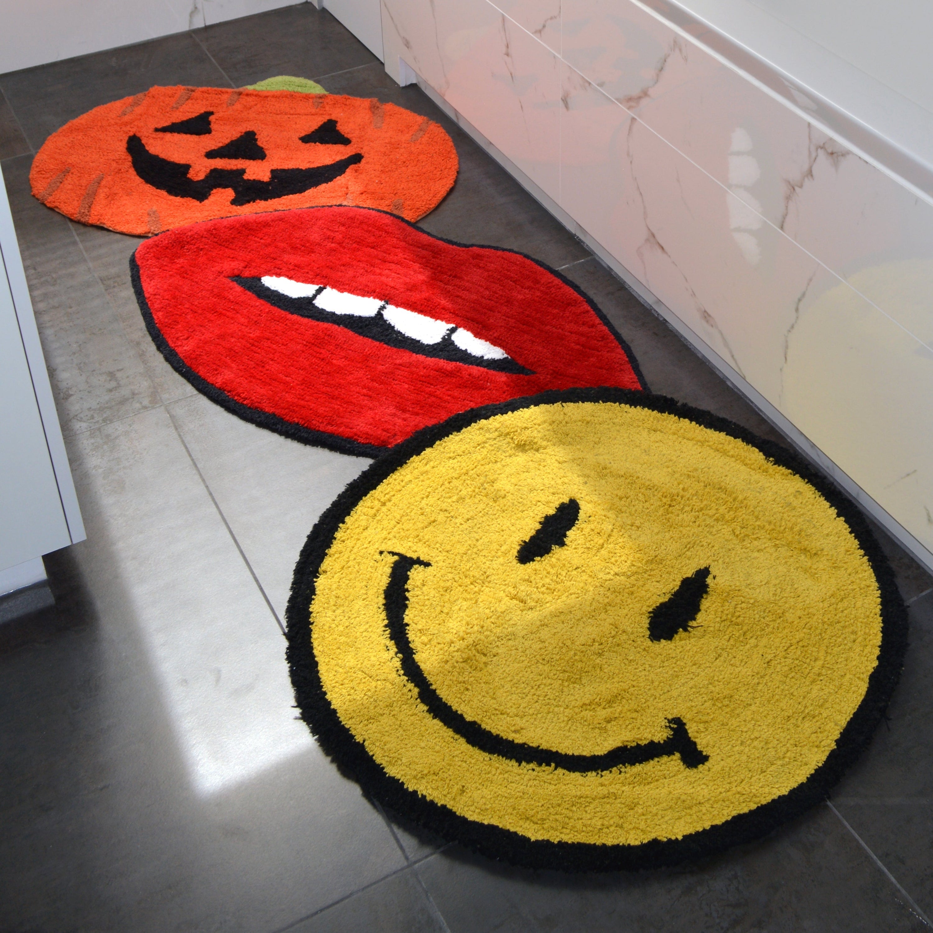 Fun bath mat in colourful shapes and slogans. Accent rugs for the bathroom.