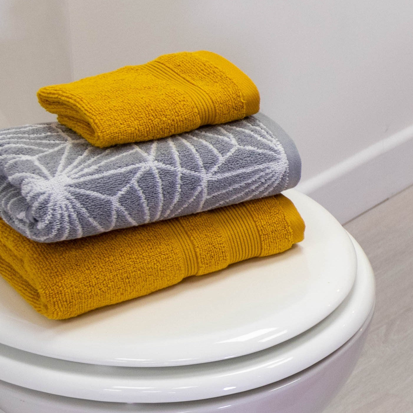Plain towels vs patterned bath towels for the bathroom.