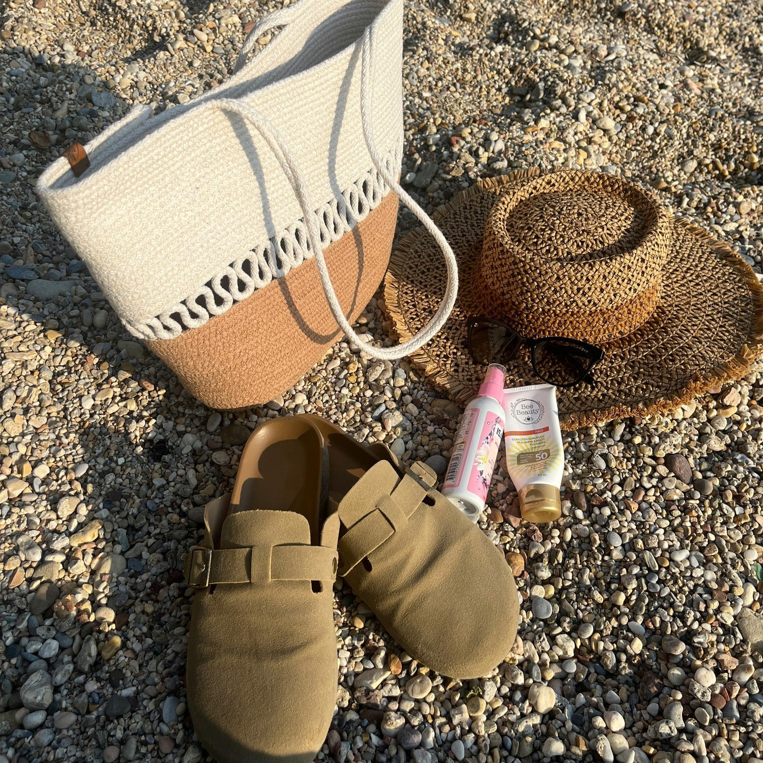 The Ultimate Beach Bag Checklist: What to Pack?