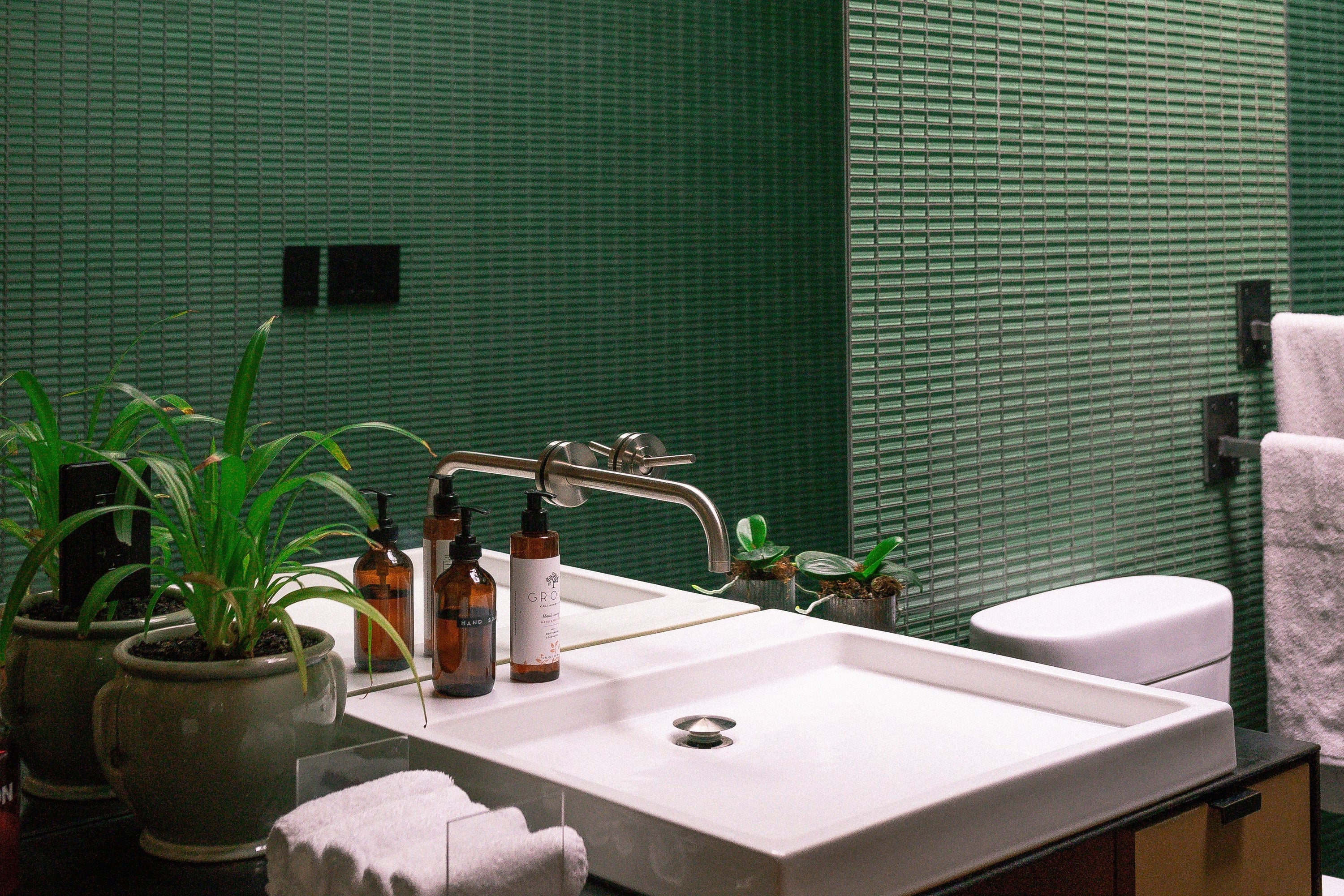 Green bathroom decor ideas