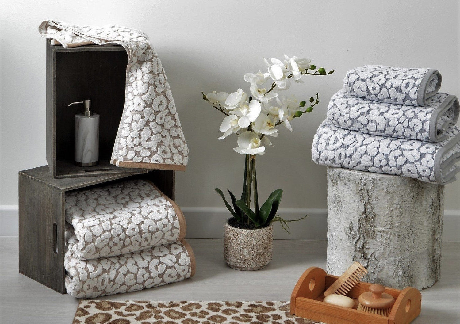 leopard print patterned towels. Hand towels, bath towels and bath sheets patterned and decorative.