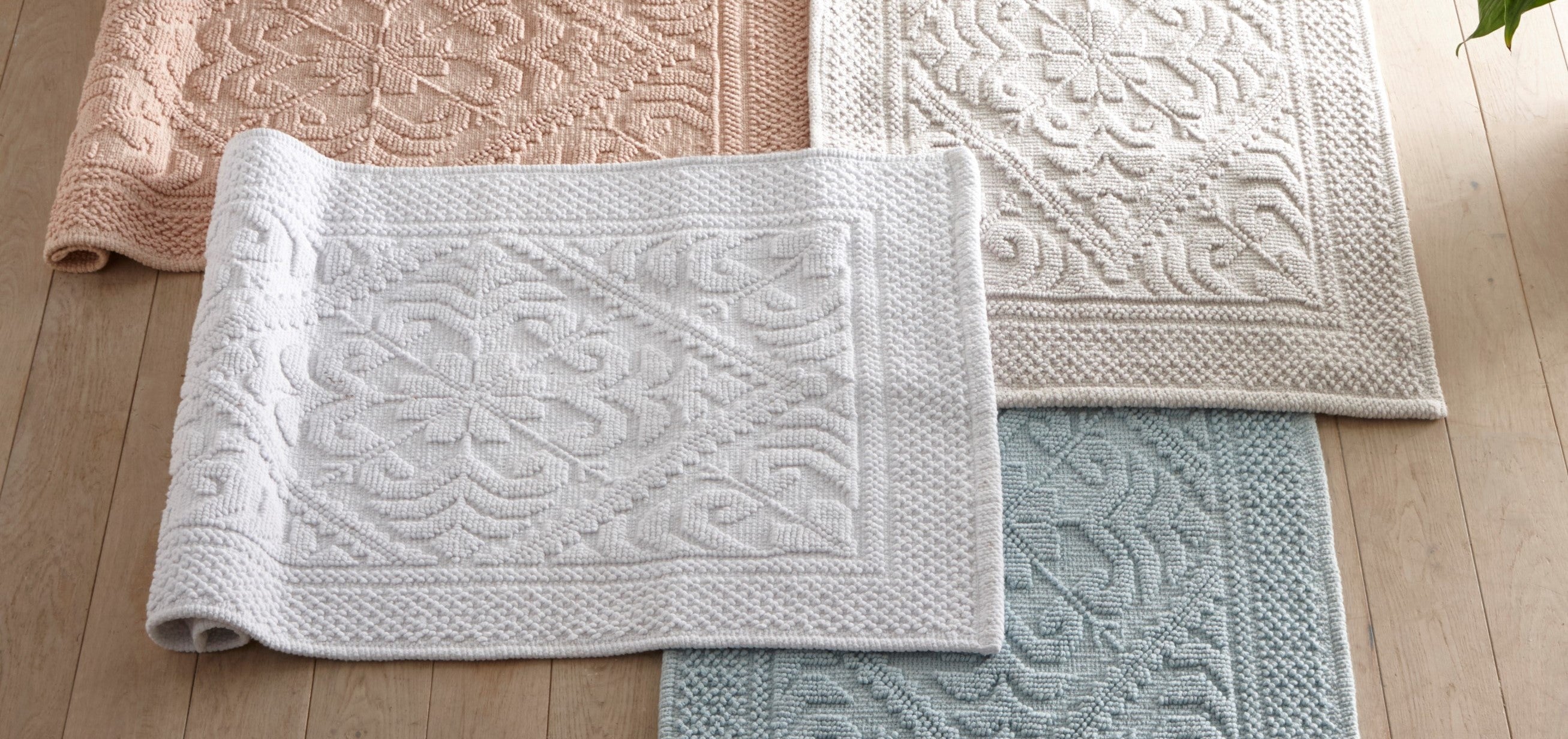 Cotton bath mats, luxury softness and long durability.