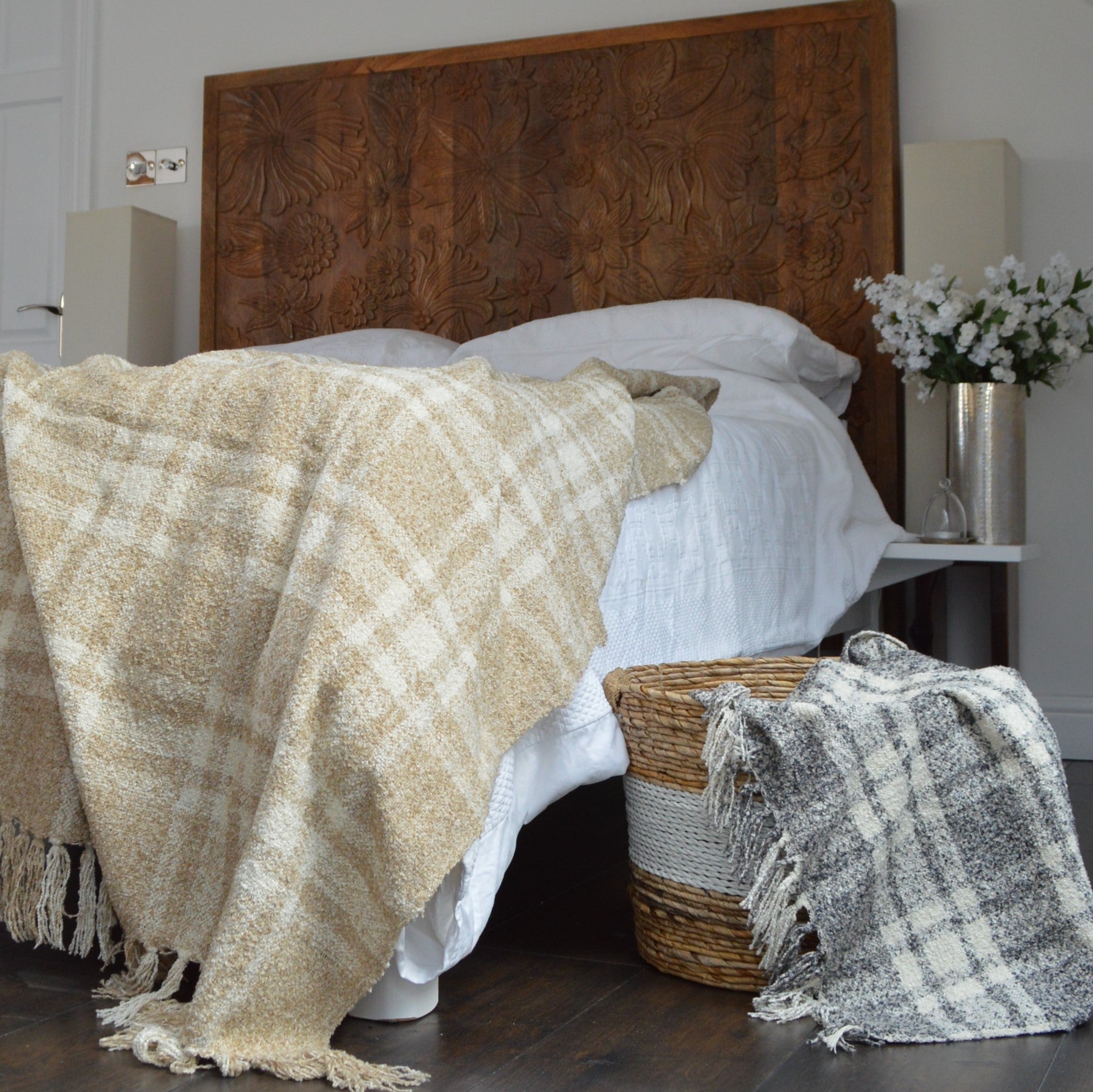 Tartan patterned throw. Super soft blanket with fringe.