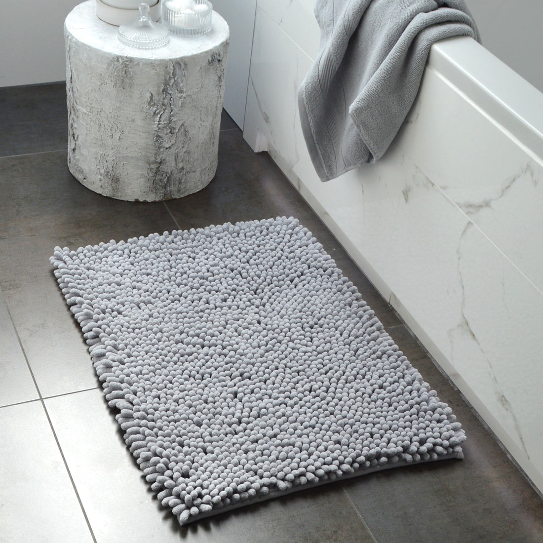 Chenille bobble bath mat in grey