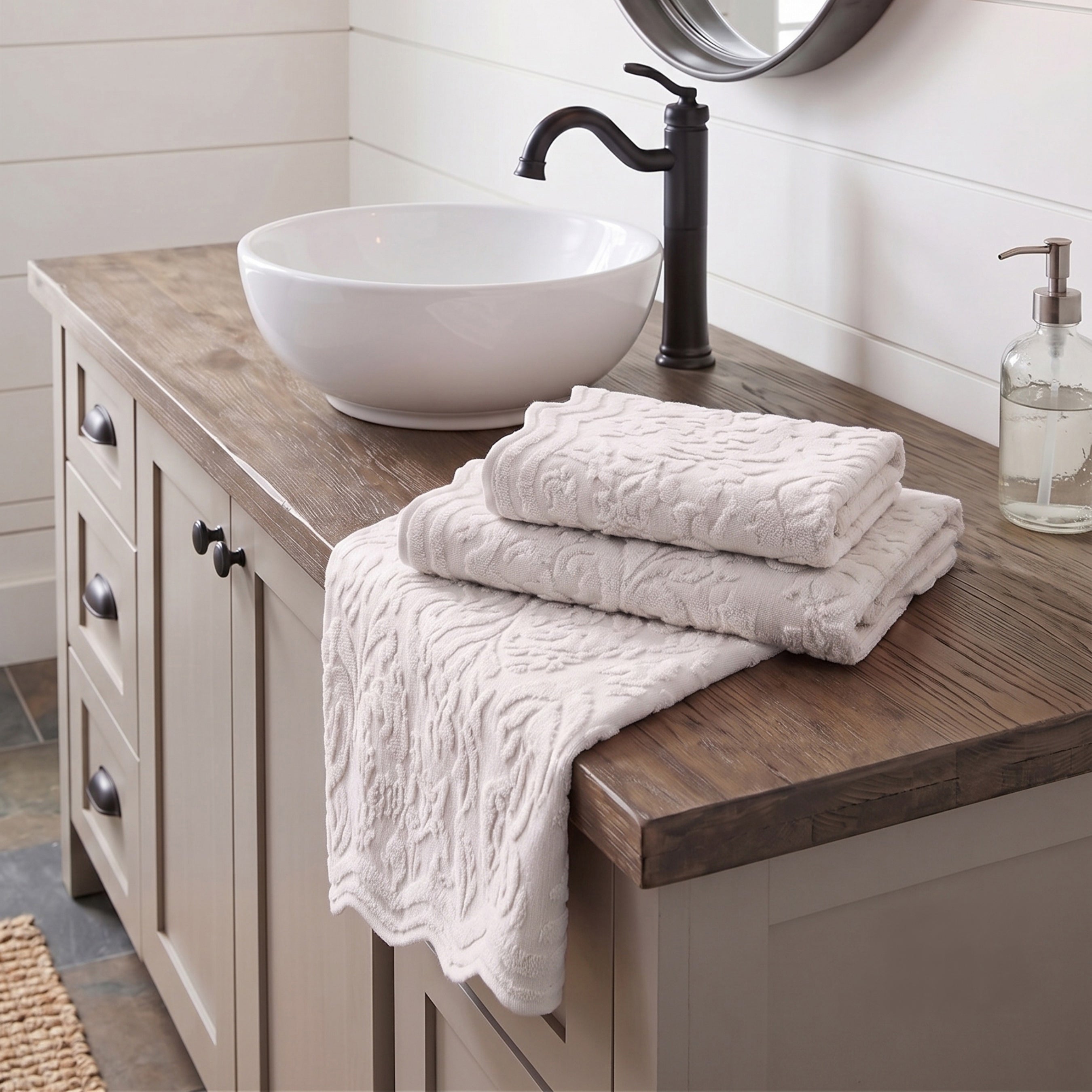 Gracie Jacquard Scalloped Towels