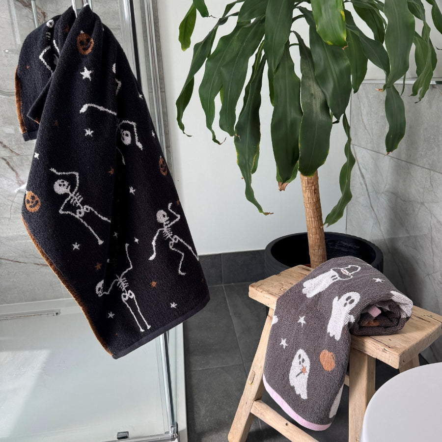 Halloween hand towels for the bathroom or kitchen. Cute spooky towels with ghosts and skeletons.