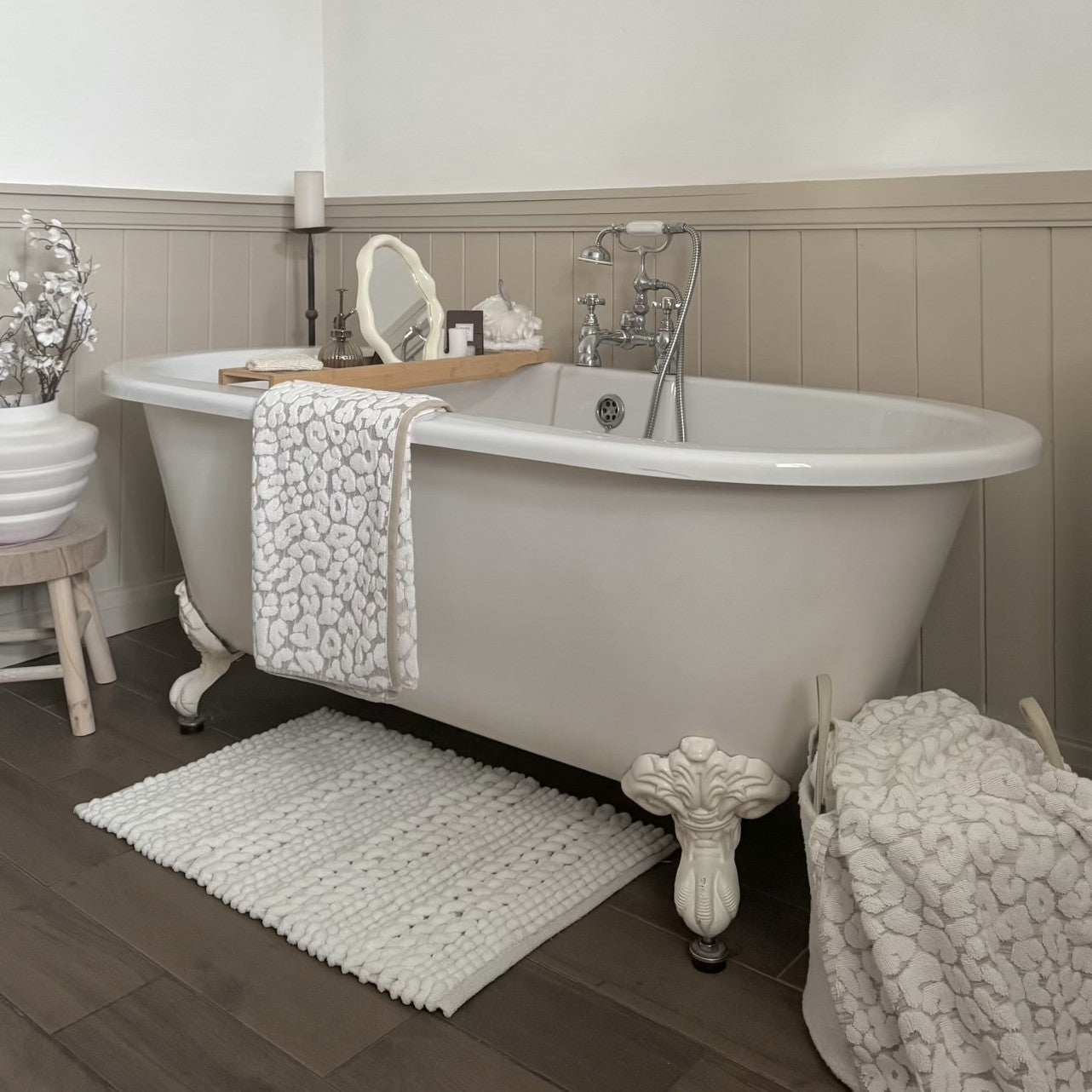 Neutral bathroom decor, leopard print beige towels.