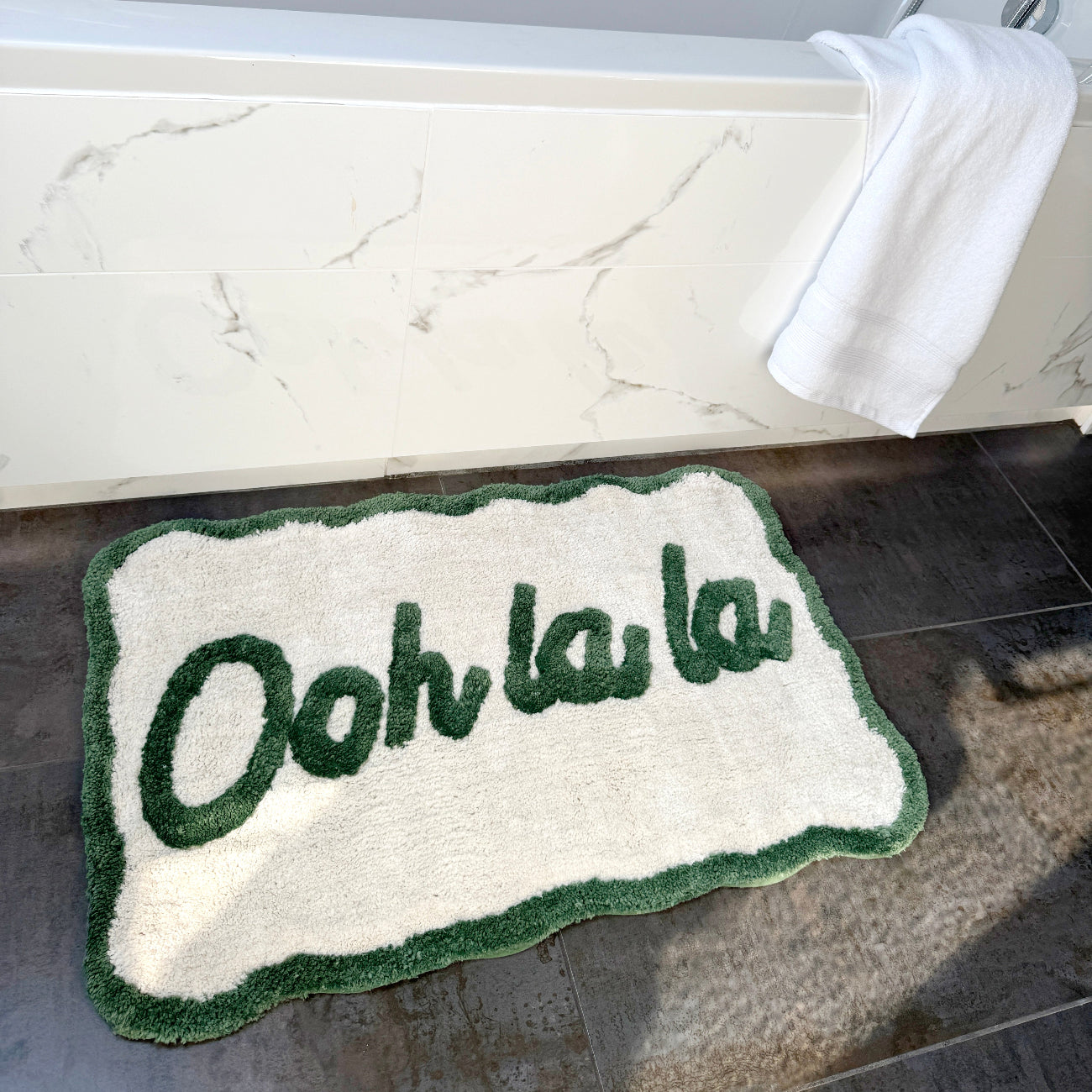 Cream and green slogan bath mat, French ooh la la design.