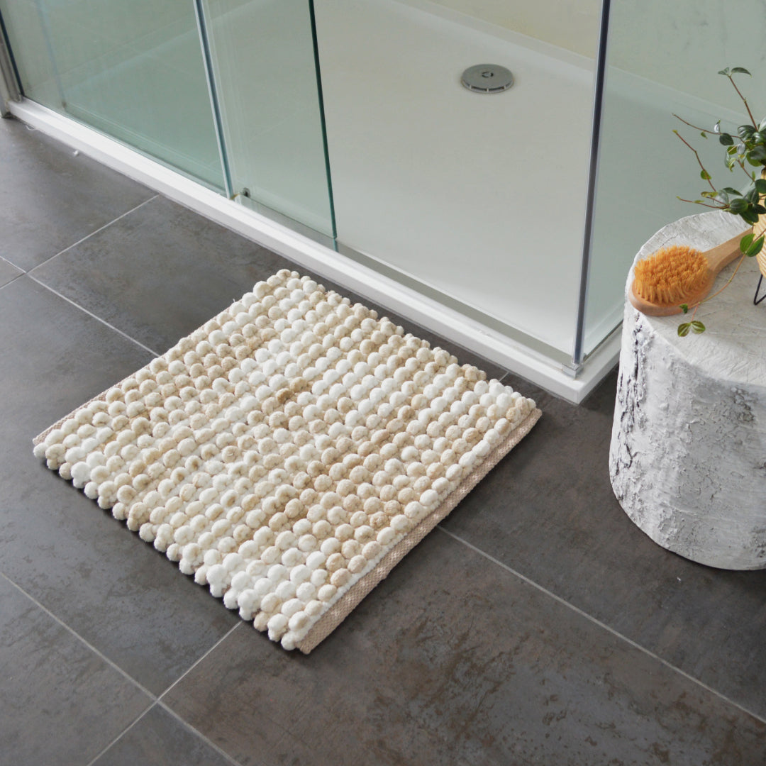 Small bath mats and shower mats