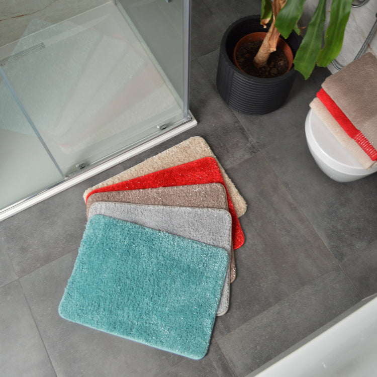 Small bath mat with sparkle design, non slip backing.