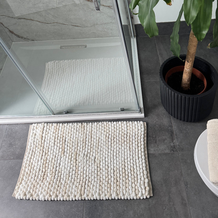Cream and beige marble bath mat made from handwoven chunky bobbles.