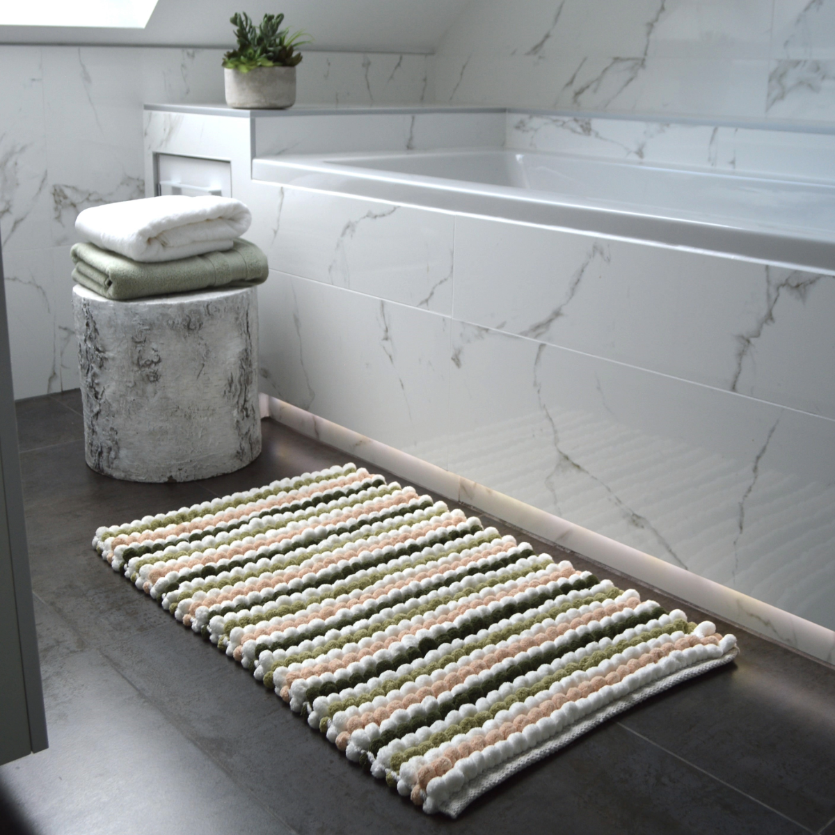 Chunky Bobble Bath Mat in California Stripe