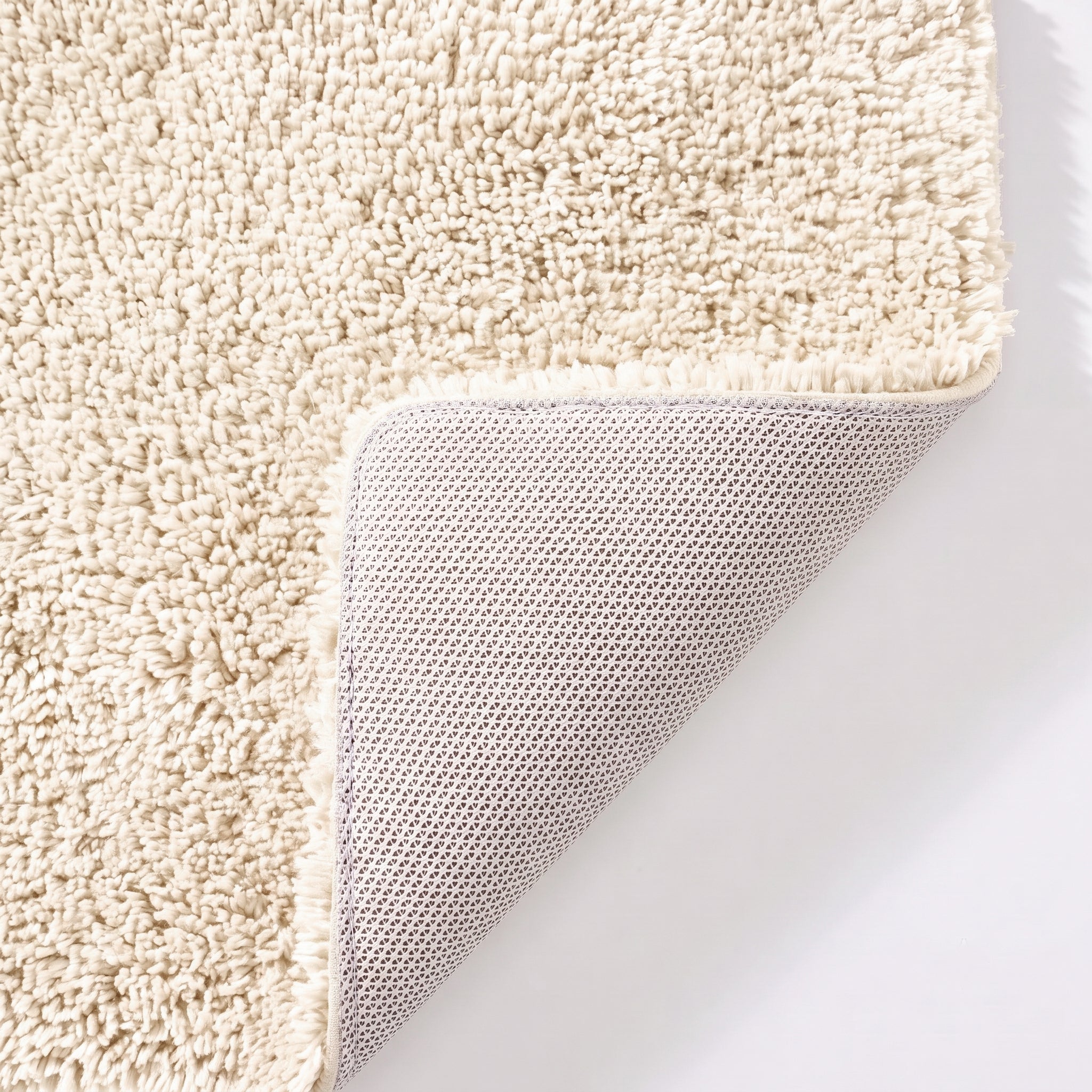 Cream non slip toilet pedestal mat with shaggy pile- 100% microfibre.