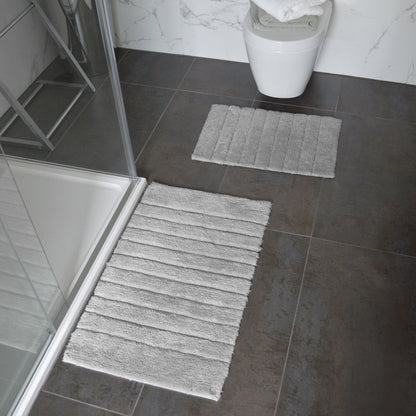 Grey ribbed bath mat set, two piece.