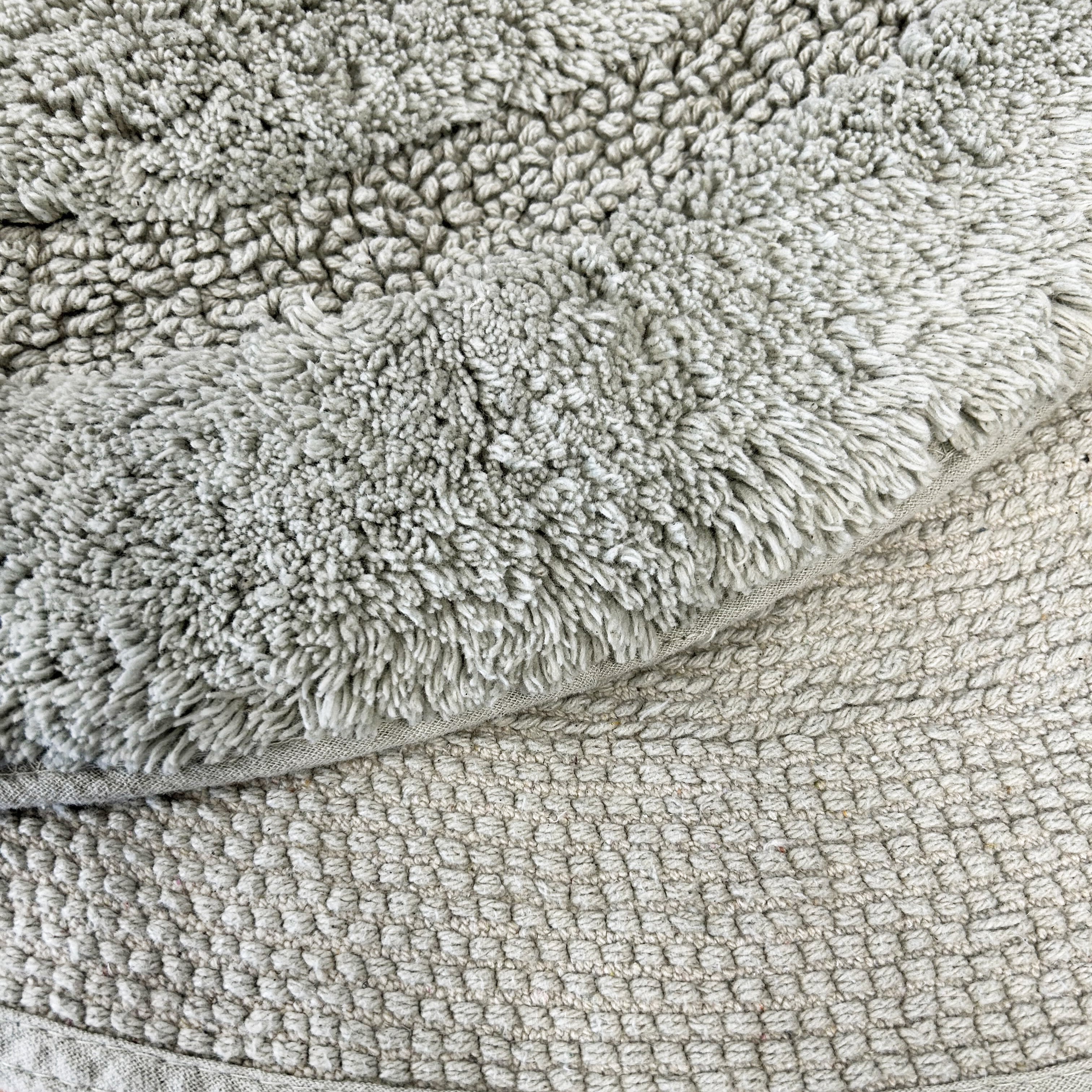 Close up of grey round bath mat