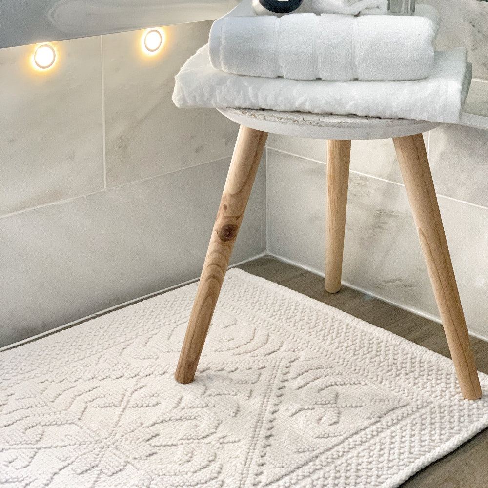 patterned bath mats, country style bathroom rug with floral textured design.