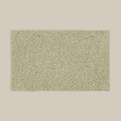 Sage green bath mat made from organic cotton. Soft and sustainable bathroom accessories.