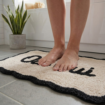 Oui Oui Slogan Scalloped Bath Mat