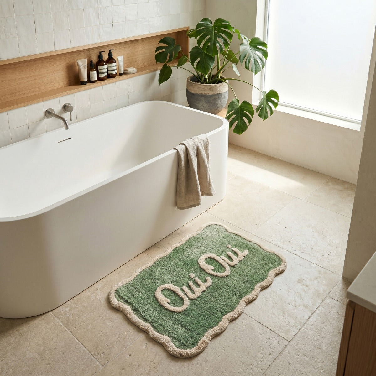 Oui Oui Slogan Scalloped Bath Mat