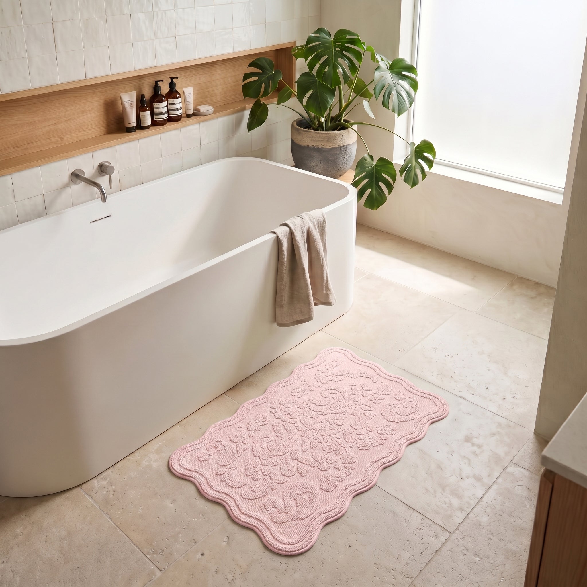 Gracie Jacquard Scalloped Bath Mat