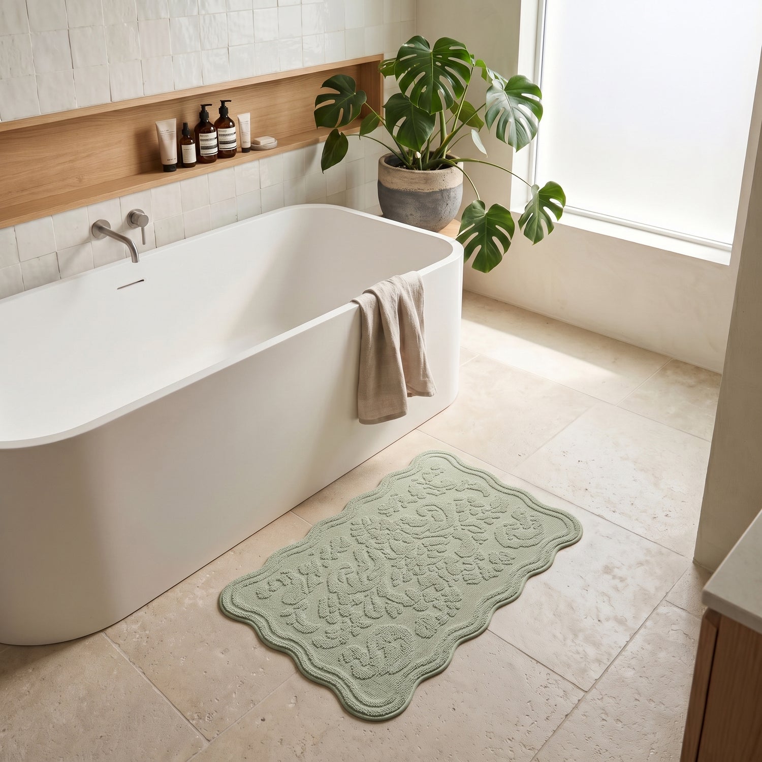 Gracie Jacquard Scalloped Bath Mat