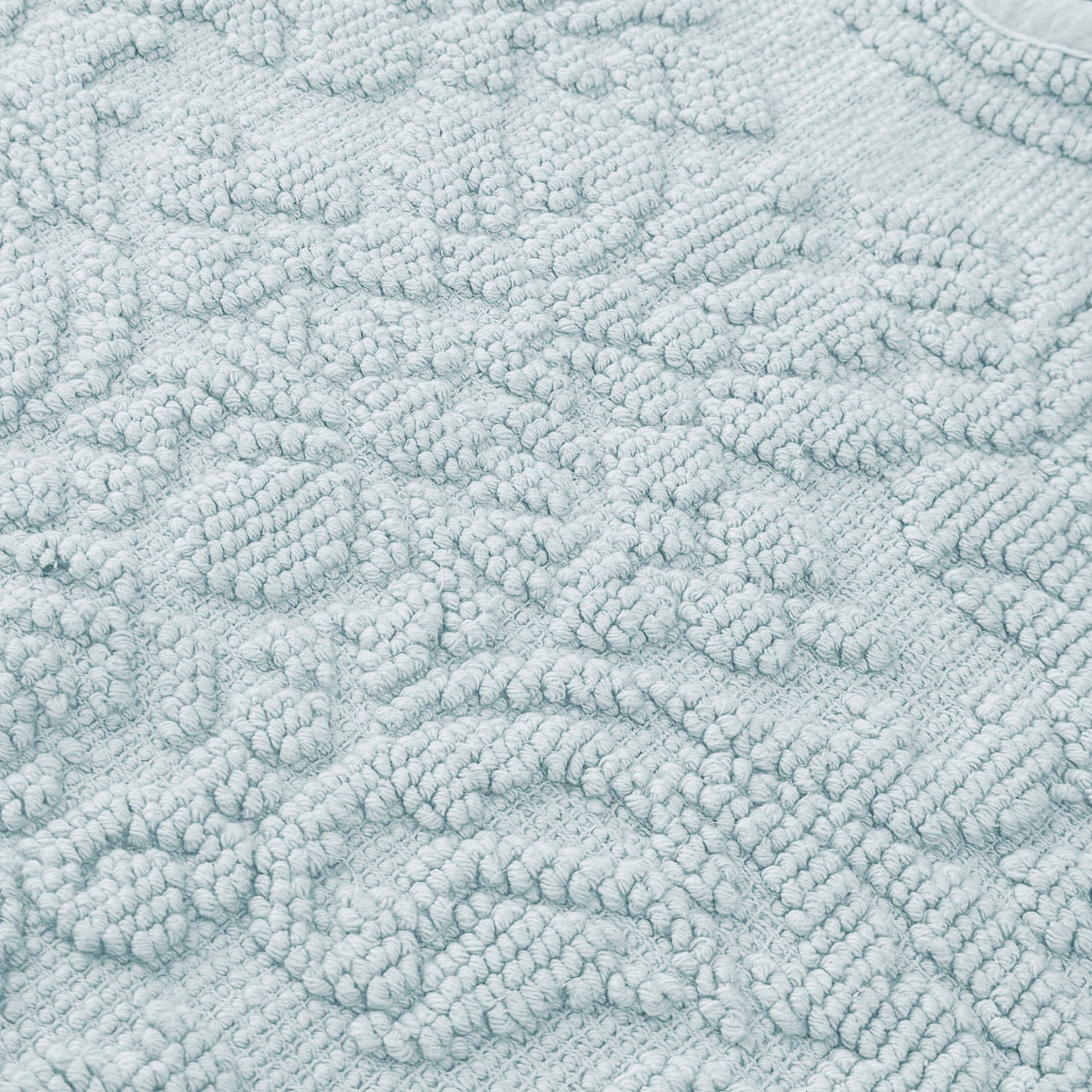 Gracie Jacquard Scalloped Bath Mat